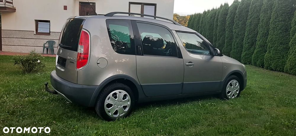 Skoda Roomster 1.6 16V Scout PLUS EDITION - 9