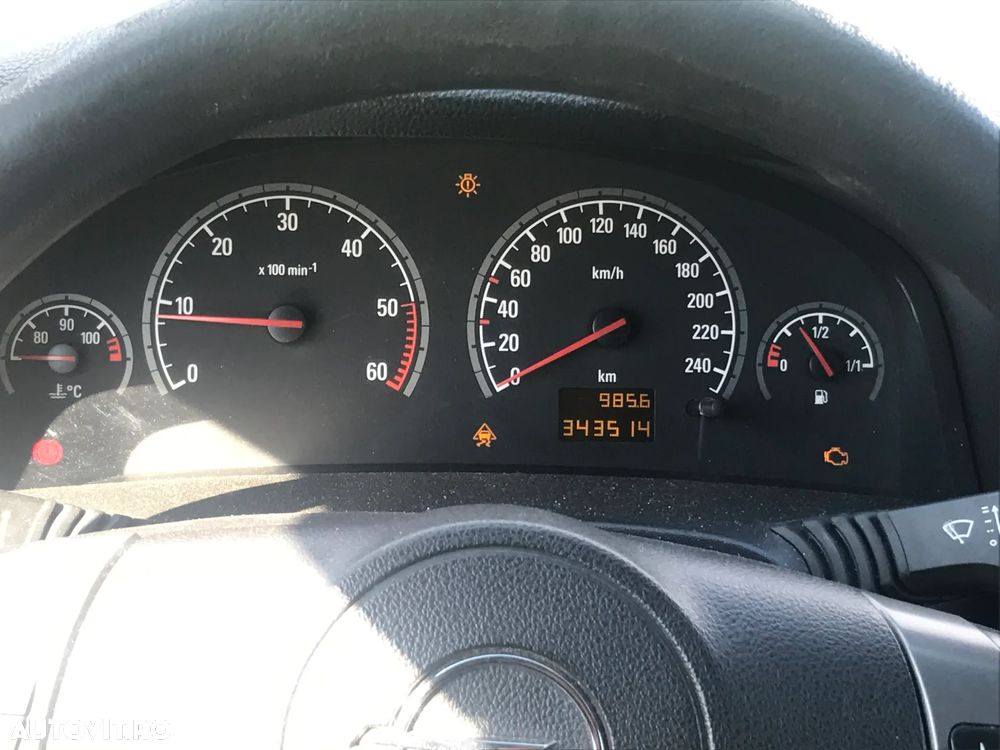 Opel Vectra 1.9 CDTI - 11