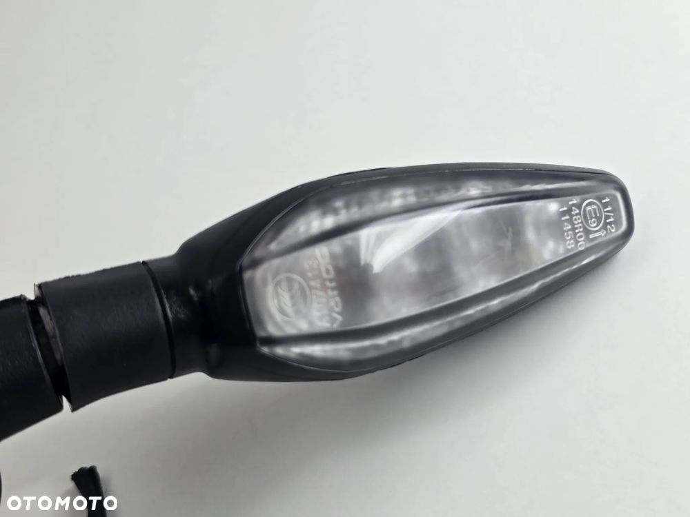 MIGACZ KIERUNKOWSKAZ PRAWY PRZOD  TRIUMPH SCRAMBLER 400 SPEED - 16