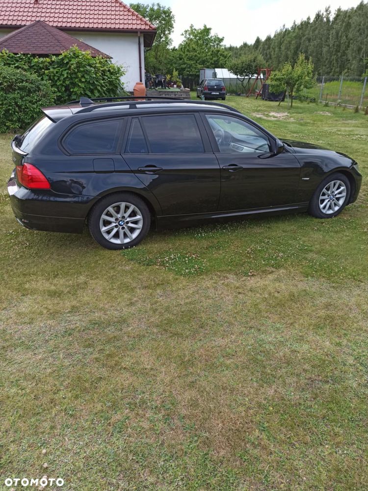 BMW Seria 3 318i Touring - 11