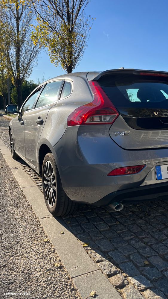 Volvo V40 2.0 D3 Momentum Geartronic - 28
