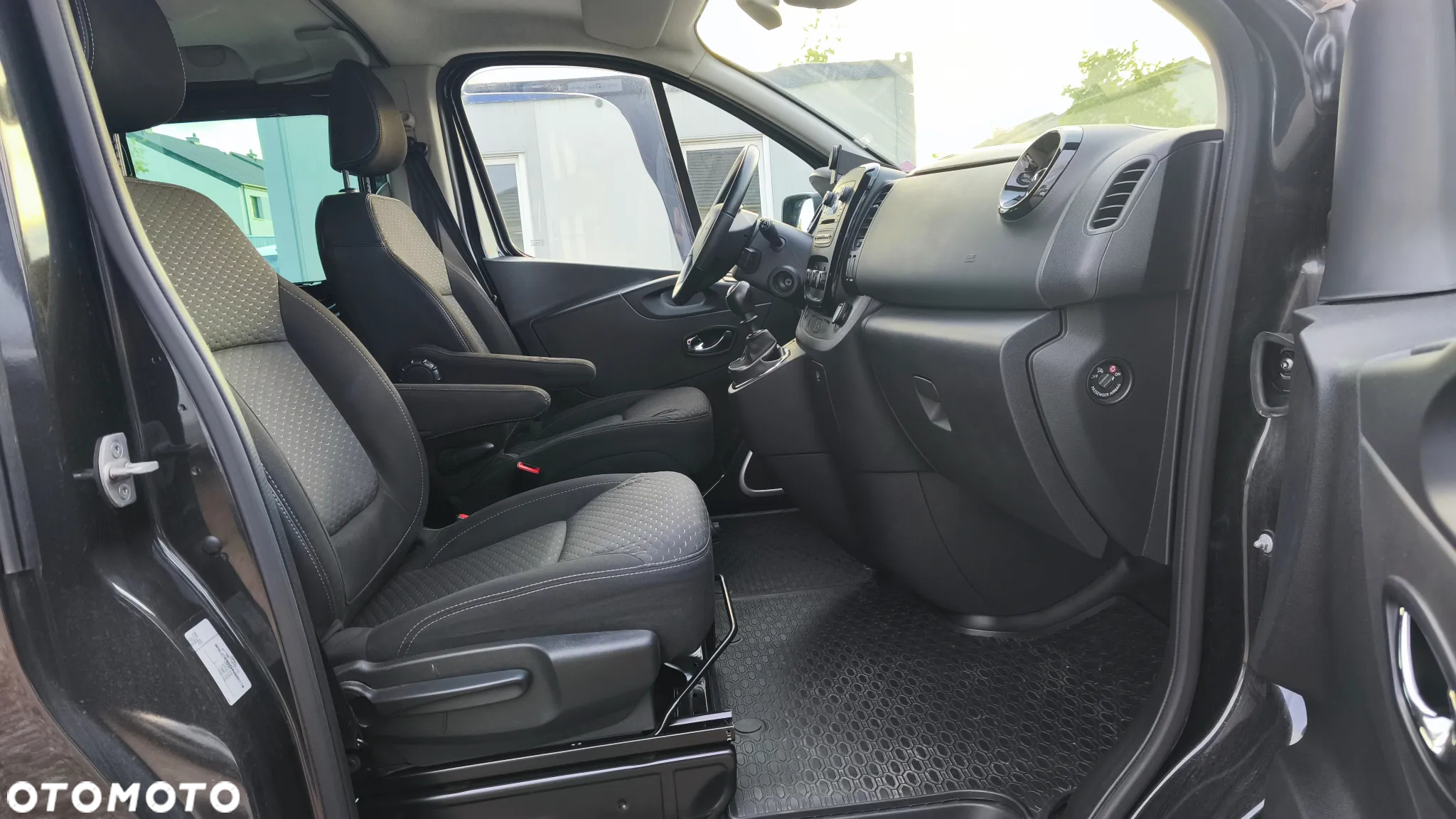 Opel Vivaro - 24