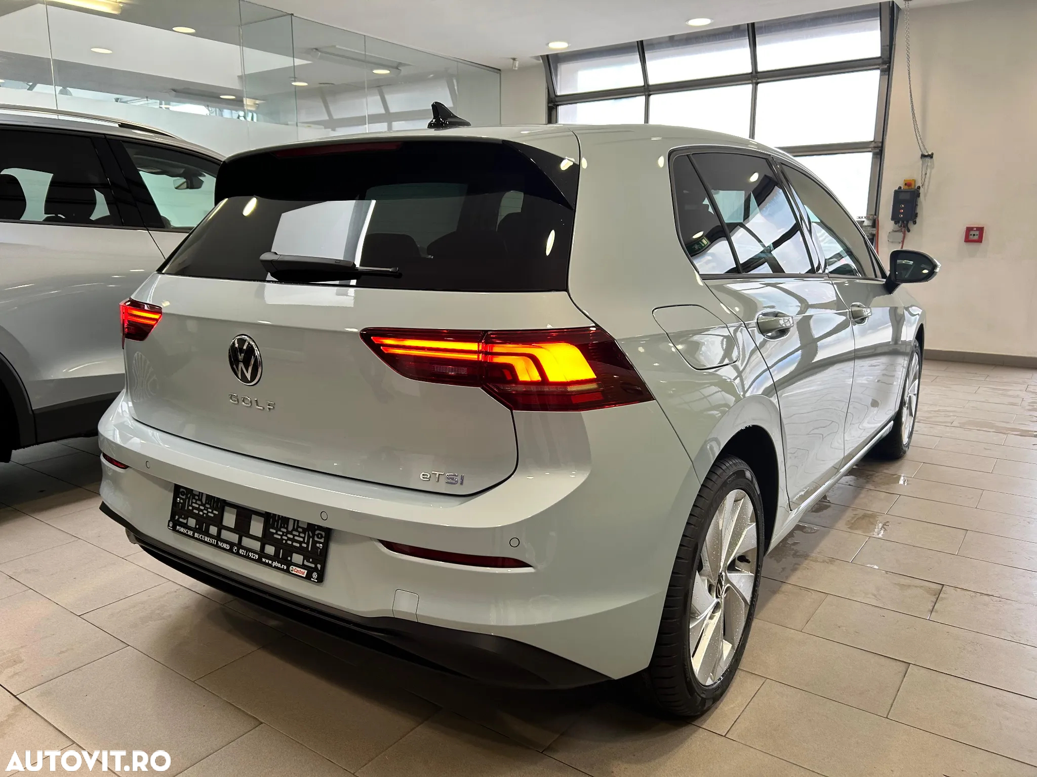 Volkswagen Golf 1.5 eTSI DSG MHEV Advanced - 4