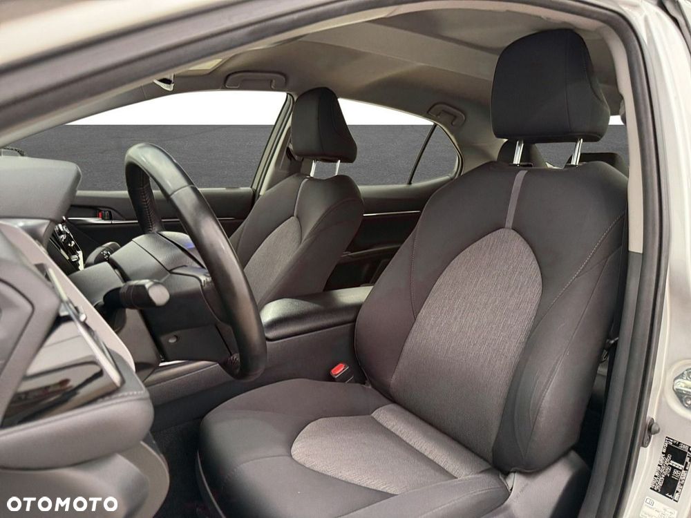 Toyota Camry - 17
