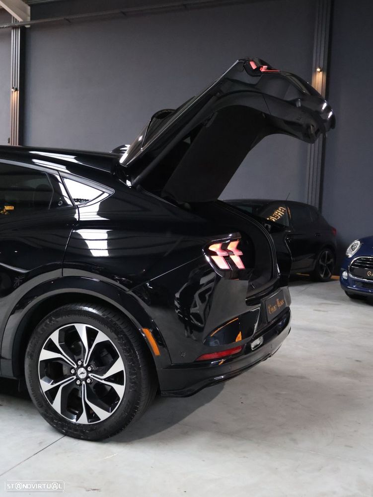 Ford Mustang Mach-E AWD PREMIUM - 17