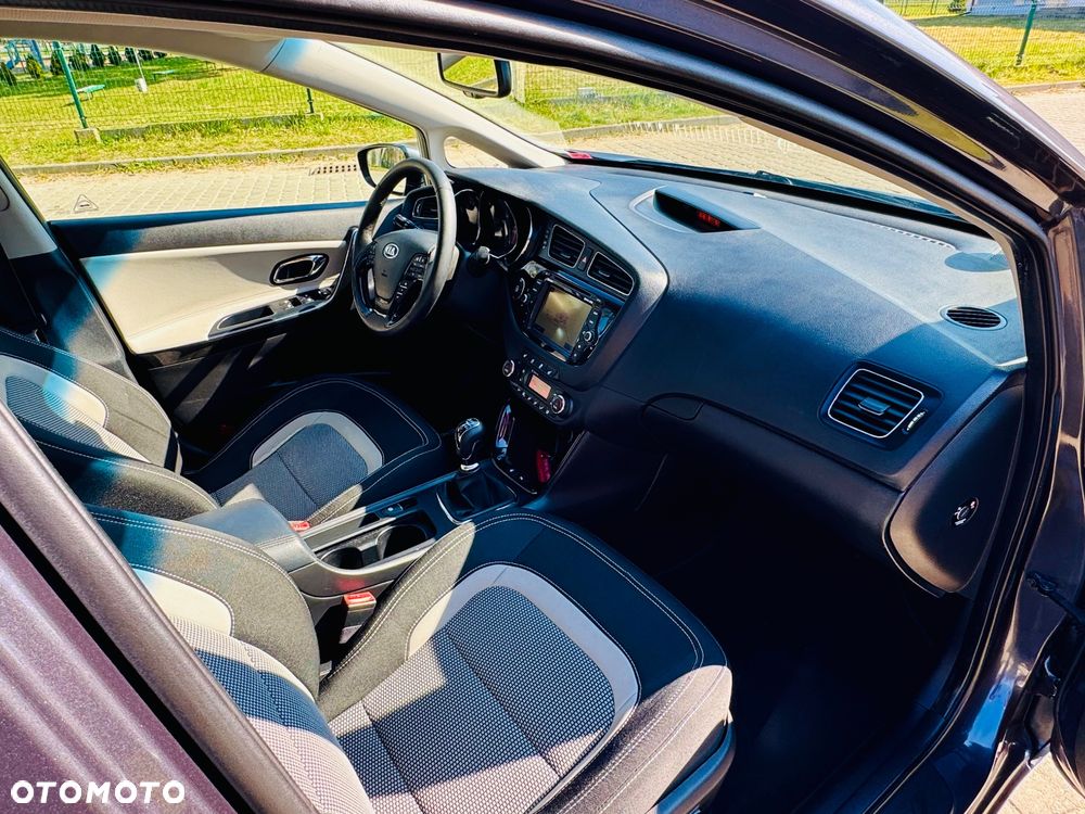 Kia Ceed 1.6 CRDi 128 ISG Platinum Edition - 8