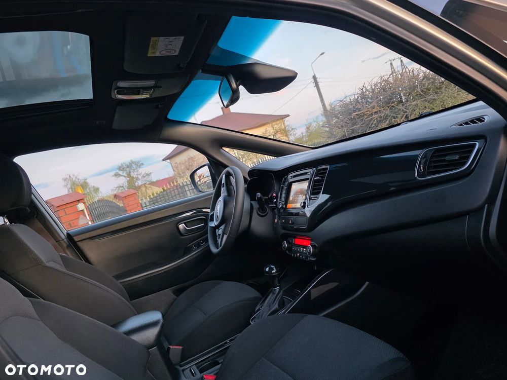Kia Carens 1.7 CRDi Business Line 7os 7DCT - 8