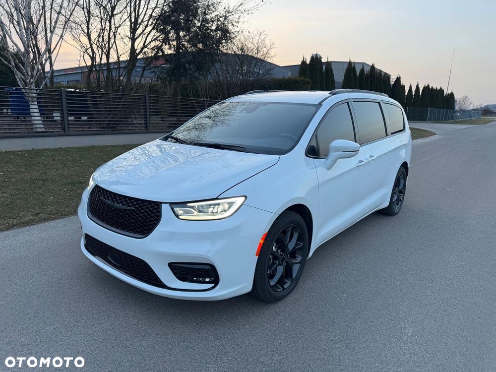 Chrysler Pacifica - 1