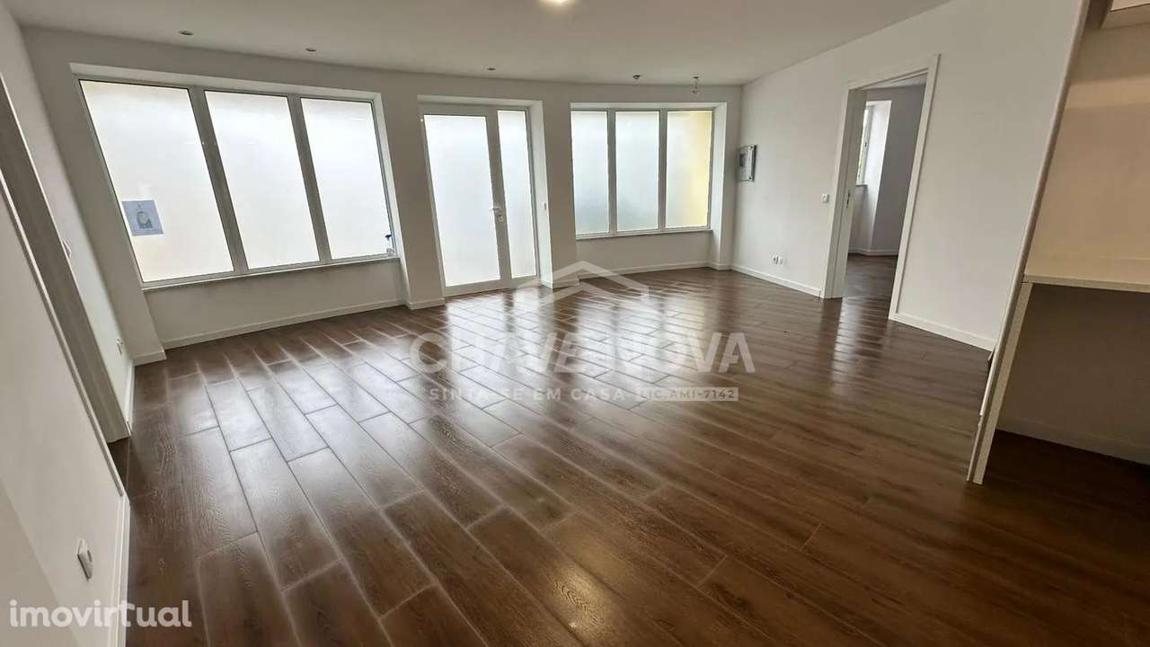 Apartamento T3 tipo Andar Moradia com Lugar de Estacionamento em Grijó - Grande imagem: 3/16