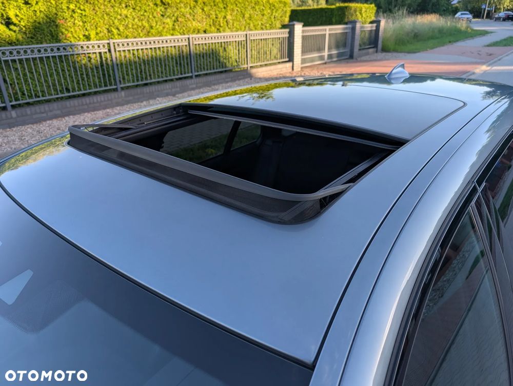 BMW Seria 5 520d Sport Line - 29