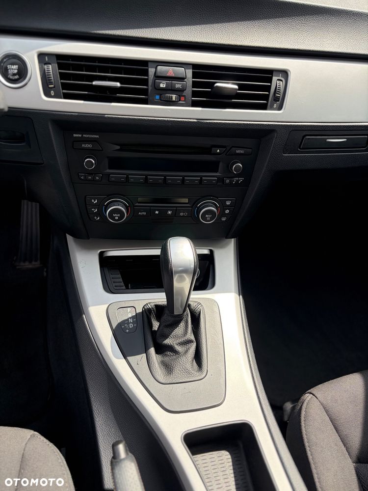 BMW Seria 3 318i - 26