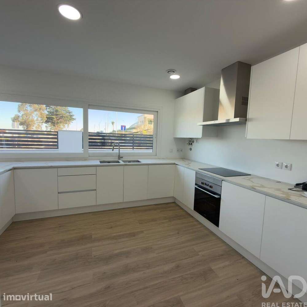 Casa / Villa T3 em Rio de Mouro de 265,00 m2 - Grande imagem: 4/29