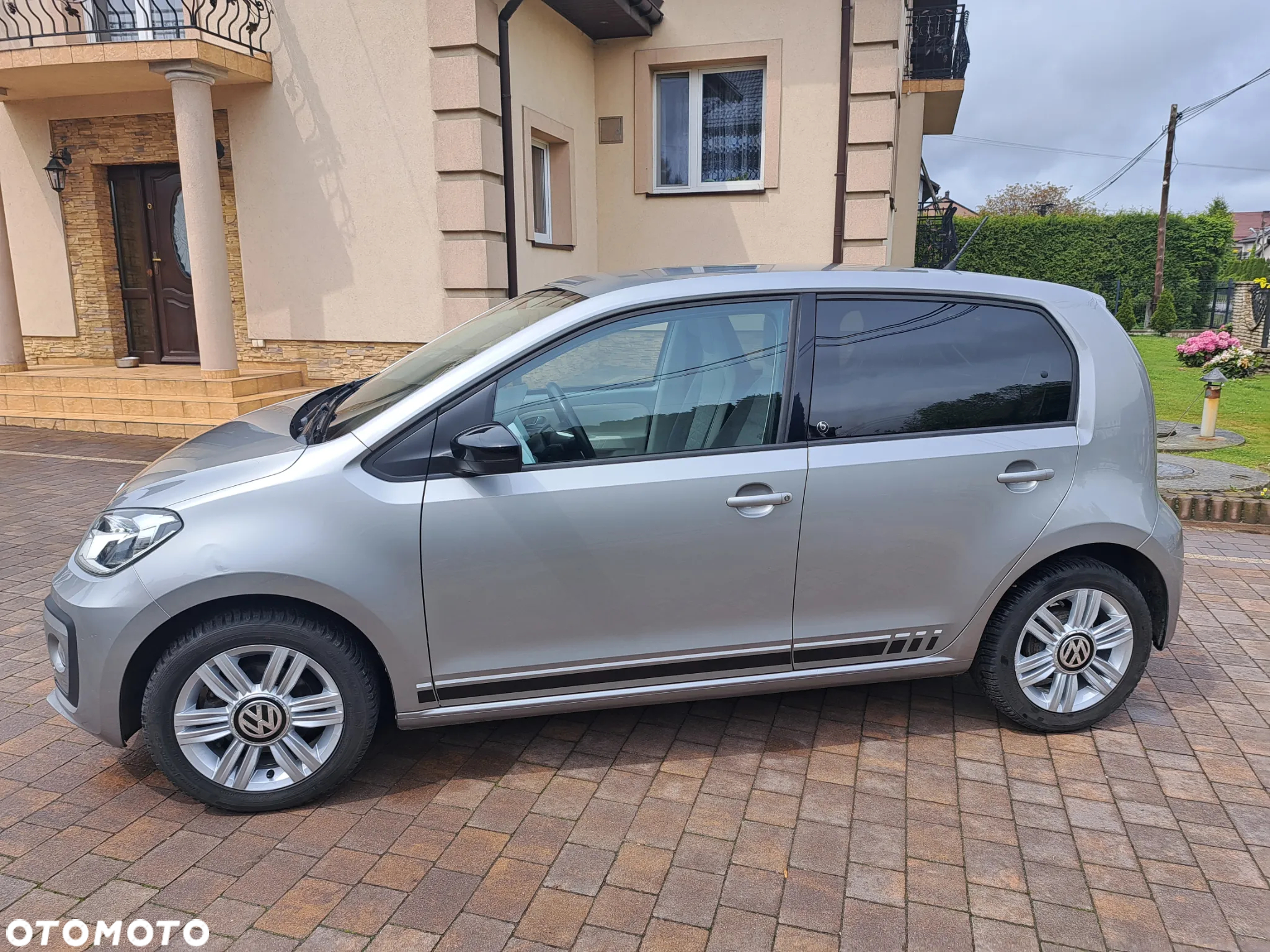Volkswagen up! (BlueMotion Technology) beats - 9