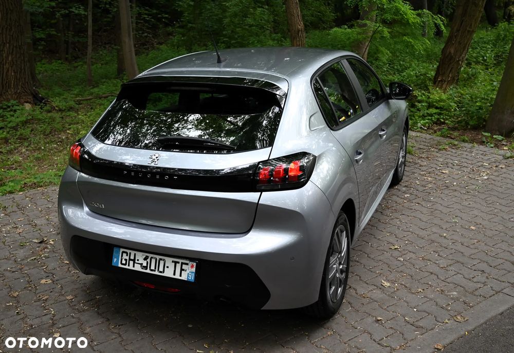 Peugeot 208 - 18