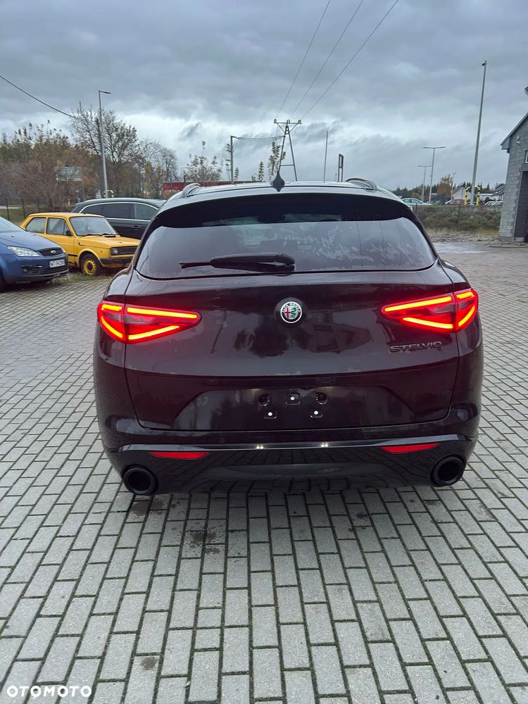 Alfa Romeo Stelvio - 6