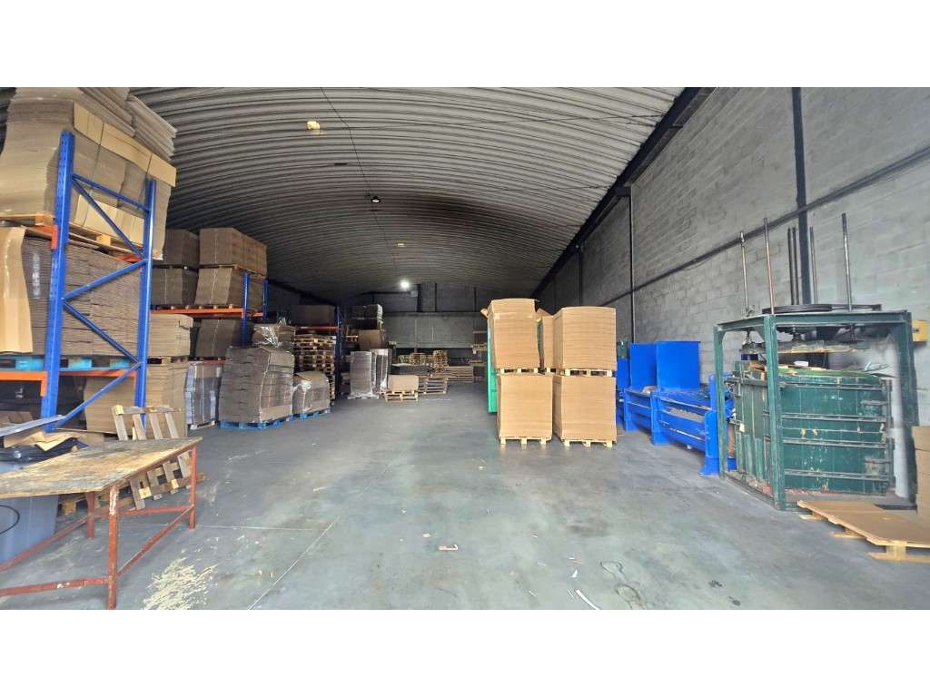 Armazém em condomínio privado - Grande imagem: 2/5