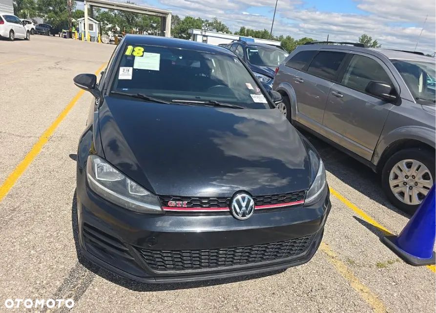 Volkswagen Golf - 3