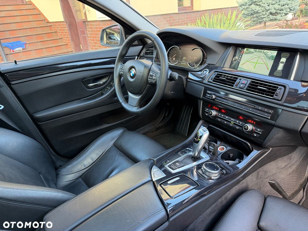 BMW Seria 5 525d Luxury Line - 23