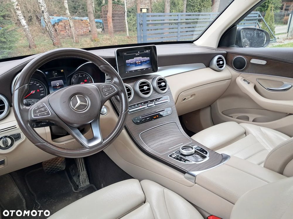 Mercedes-Benz GLC 250 4Matic 9G-TRONIC AMG Line - 9