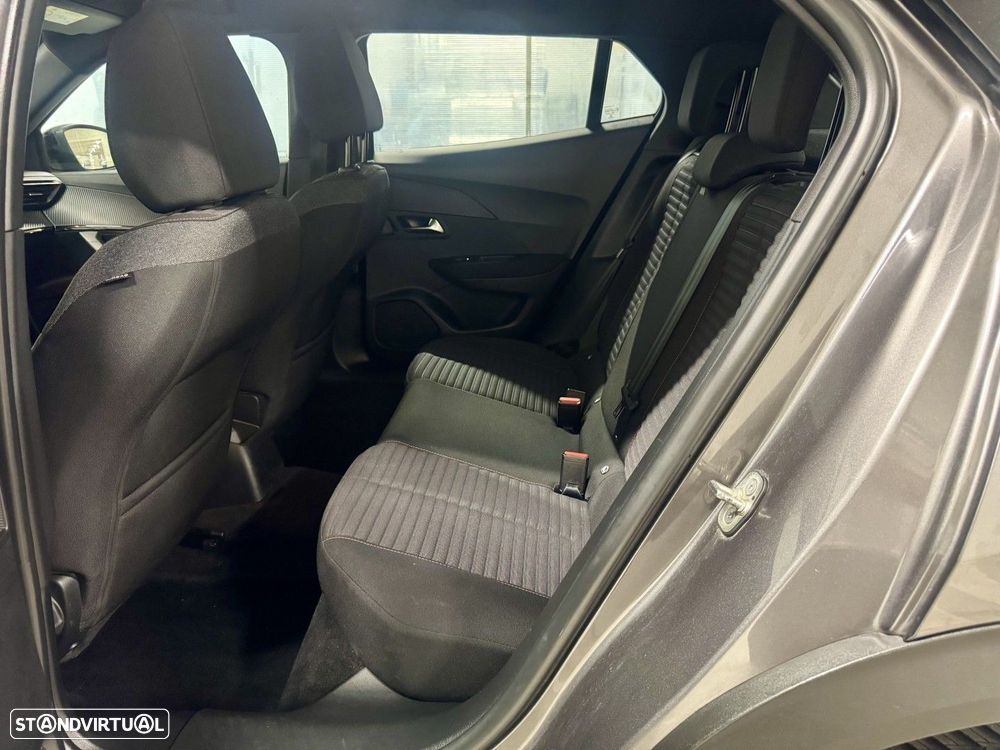 Peugeot 2008 1.2 PureTech Active Pack — fotografia 27