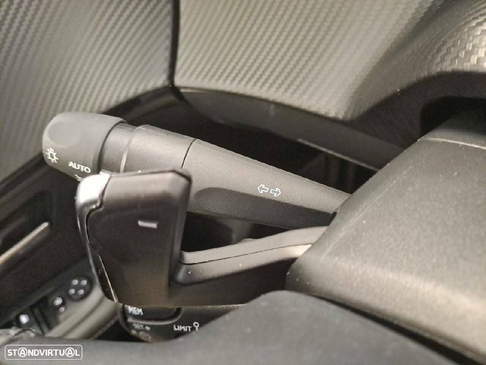 Peugeot 208 1.2 Hybrid Allure e-DCS6 - 14