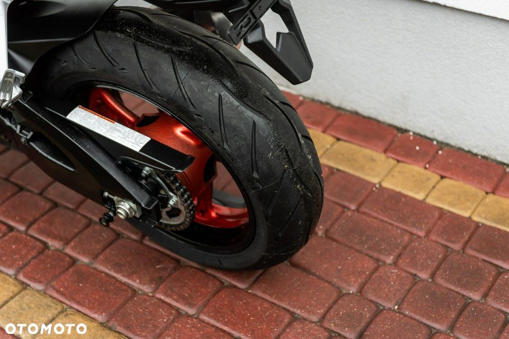 Suzuki GSX-R - 10