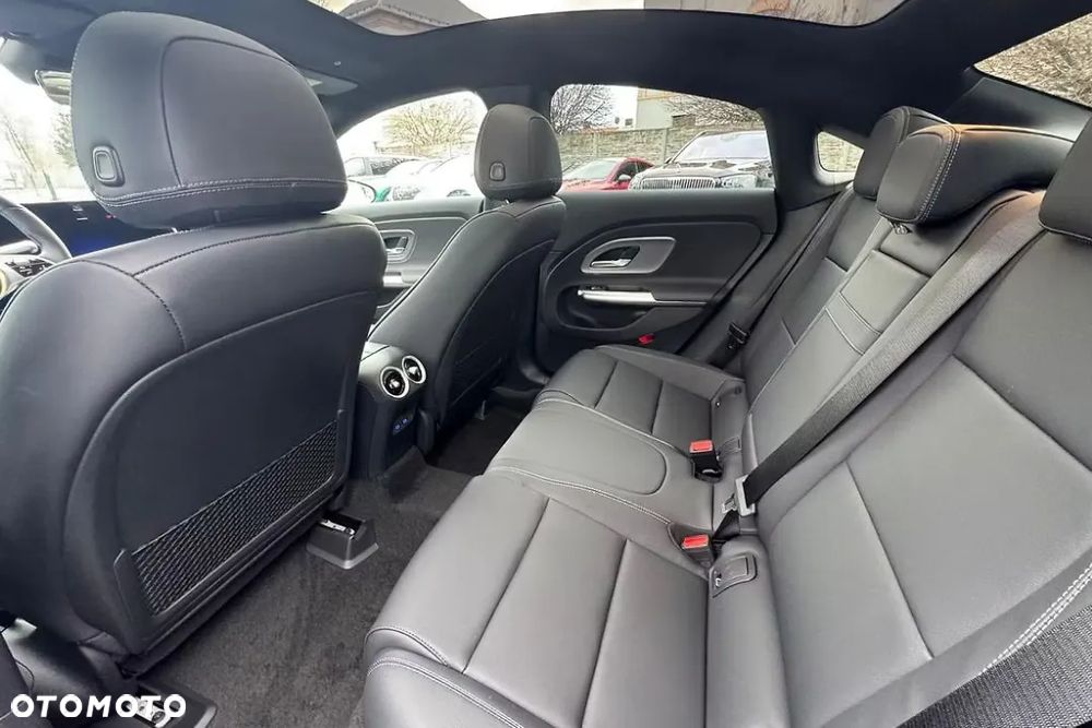 Mercedes-Benz CLA 200 mHEV 8G-DCT - 17