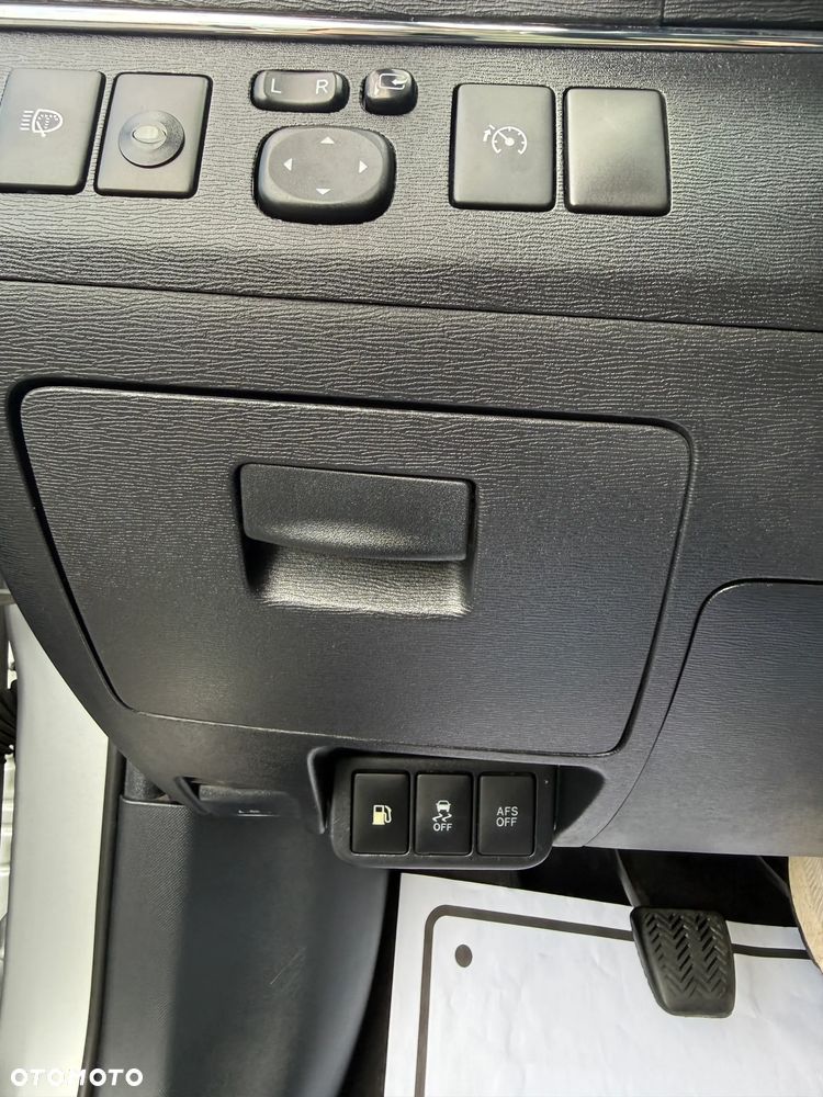 Toyota Avensis 1.8 Sol NAVI - 14