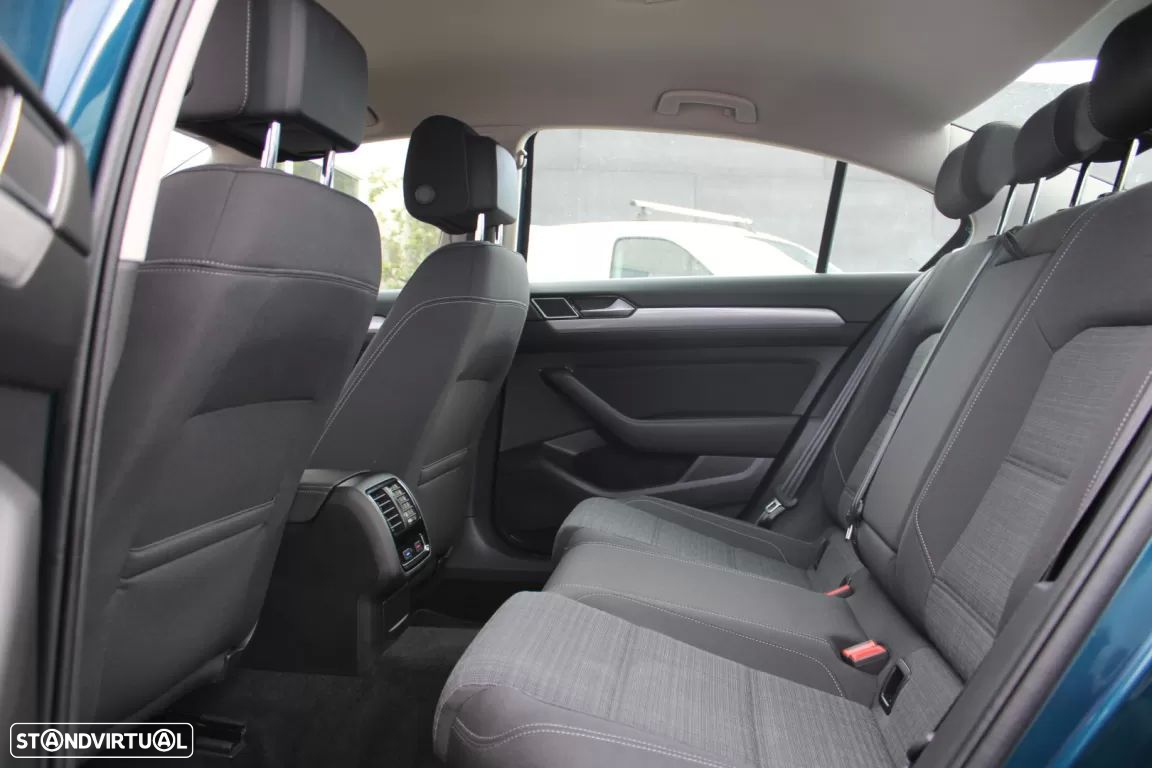 VW Passat 2.0 TDI Confortline - 17