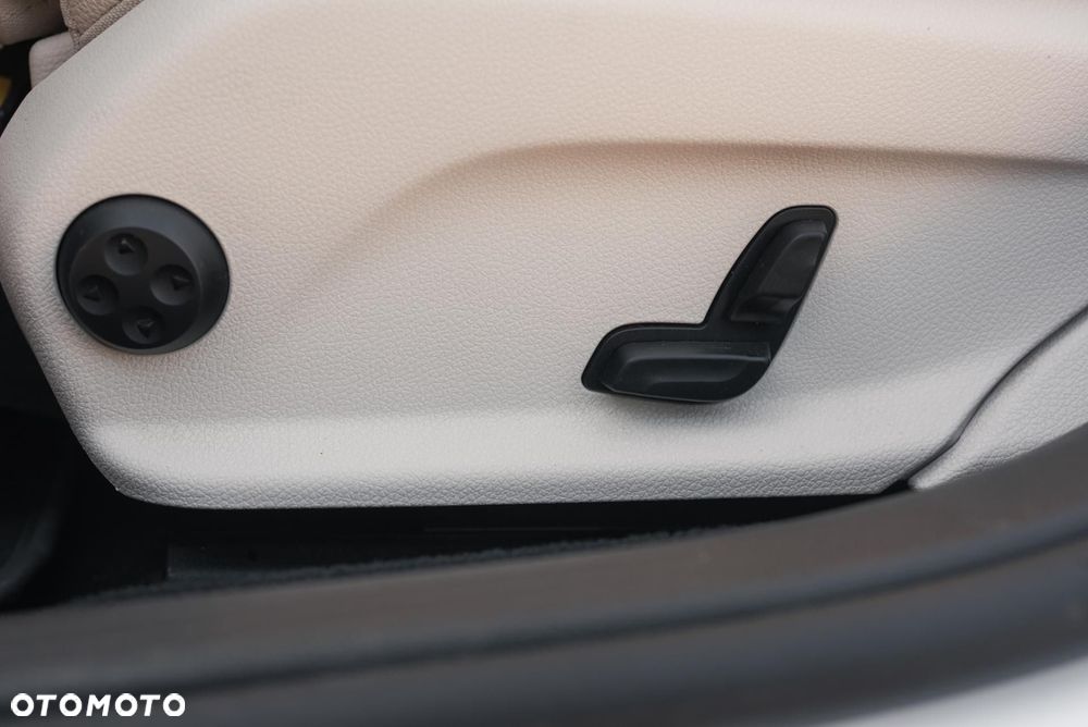 Mercedes-Benz Klasa E - 33