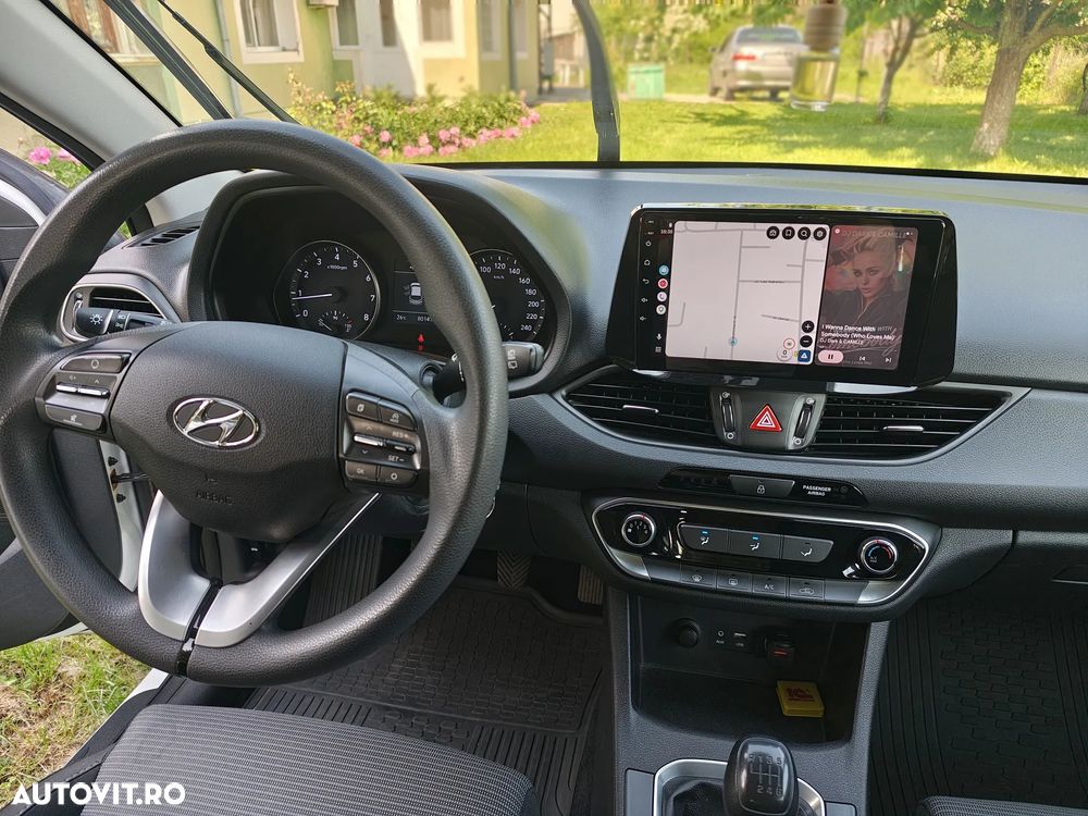 Hyundai i30 1.4 100CP 5DR M/T Comfort - 11