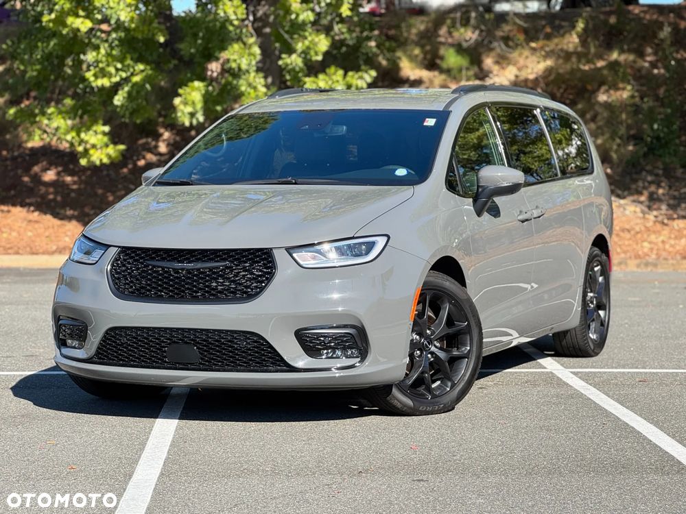 Chrysler Pacifica - 1