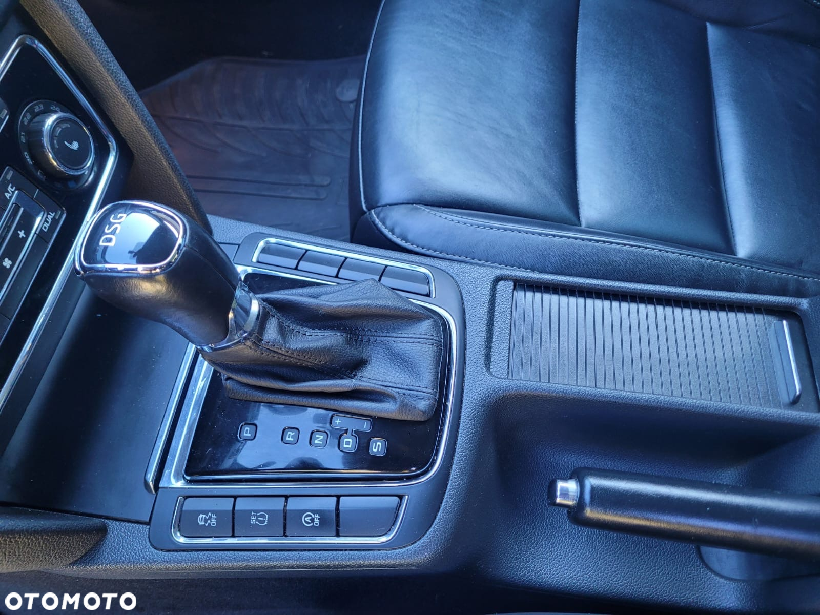 Skoda Superb 2.0 TDI DSG Elegance - 28