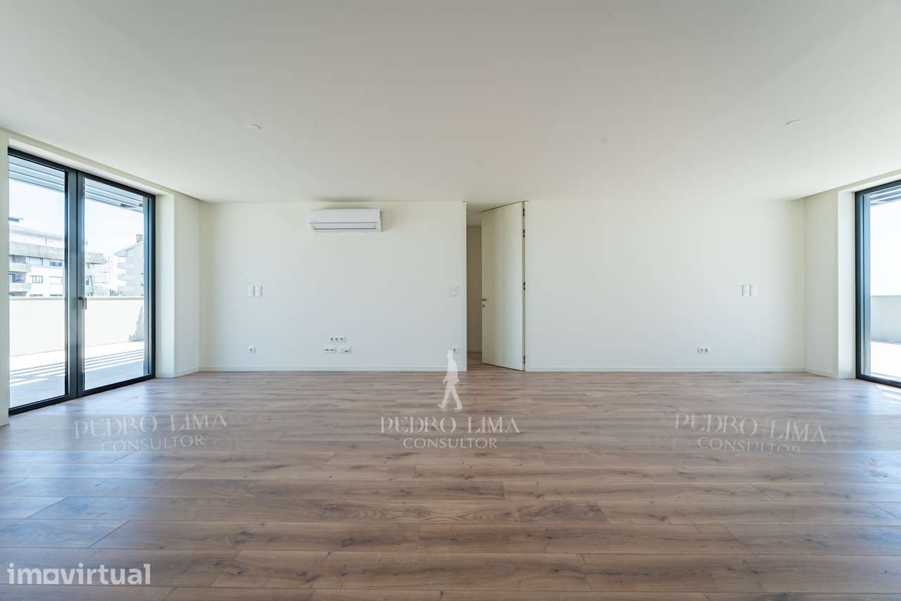 T2 NOVO com 241m2 com Terraços e 2 lugares de Garagem - Grande imagem: 4/32