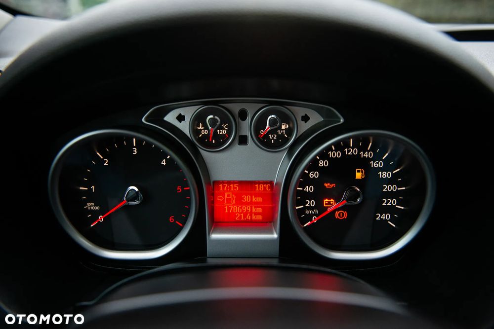 Ford Kuga 2.0 TDCi 4x4 Titanium - 27