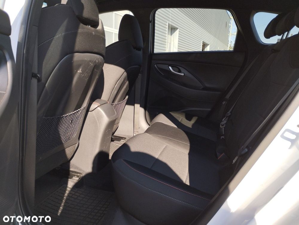 Hyundai i30 1.5 T-GDI 48V Executive DCT - 13