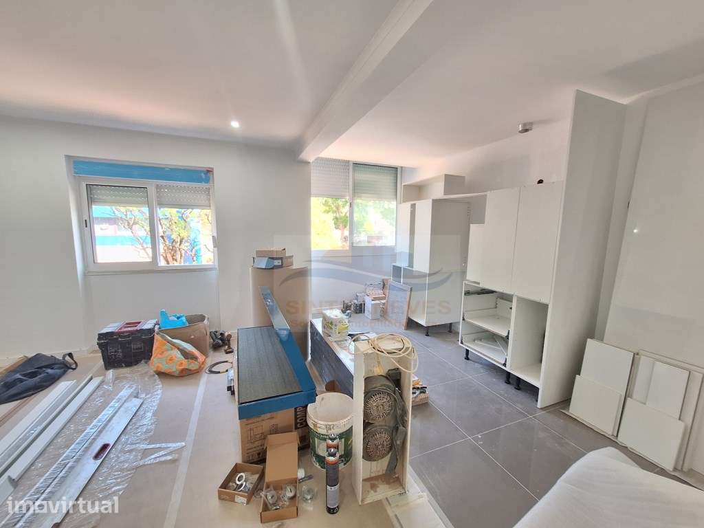 Apartamento T2 na Venteira, remodelado, com varanda - Grande imagem: 2/13