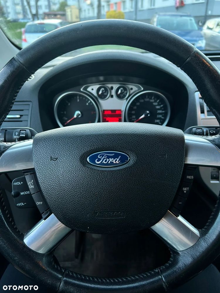 Ford Kuga 2.0 TDCi 2x4 Titanium - 7