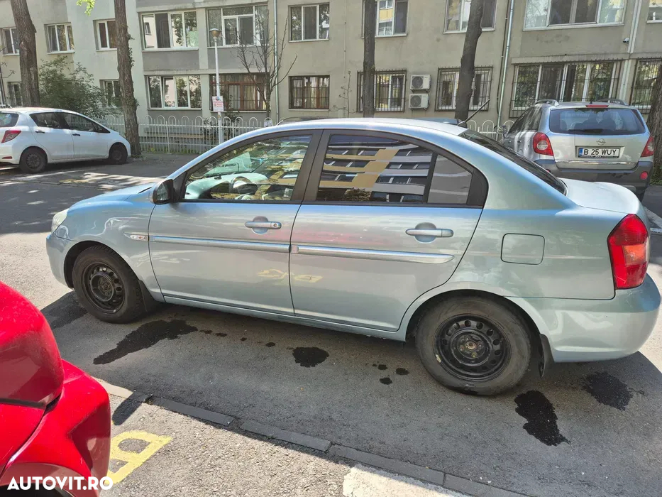 Hyundai Accent - 4