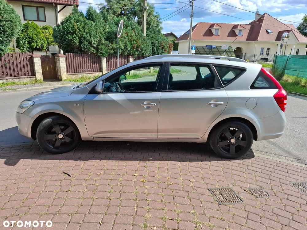 Kia Ceed - 4