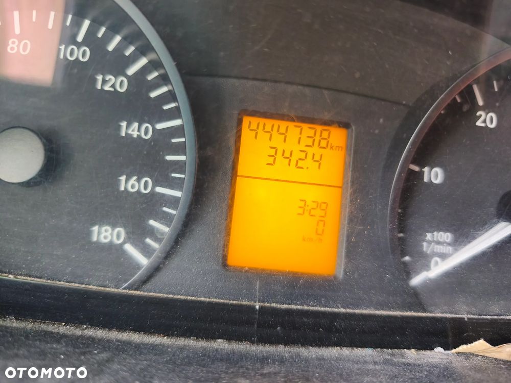 Mercedes-Benz Sprinter - 12