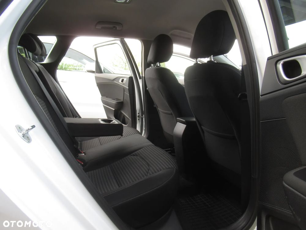 Kia Ceed 1.5 T-GDI M - 8