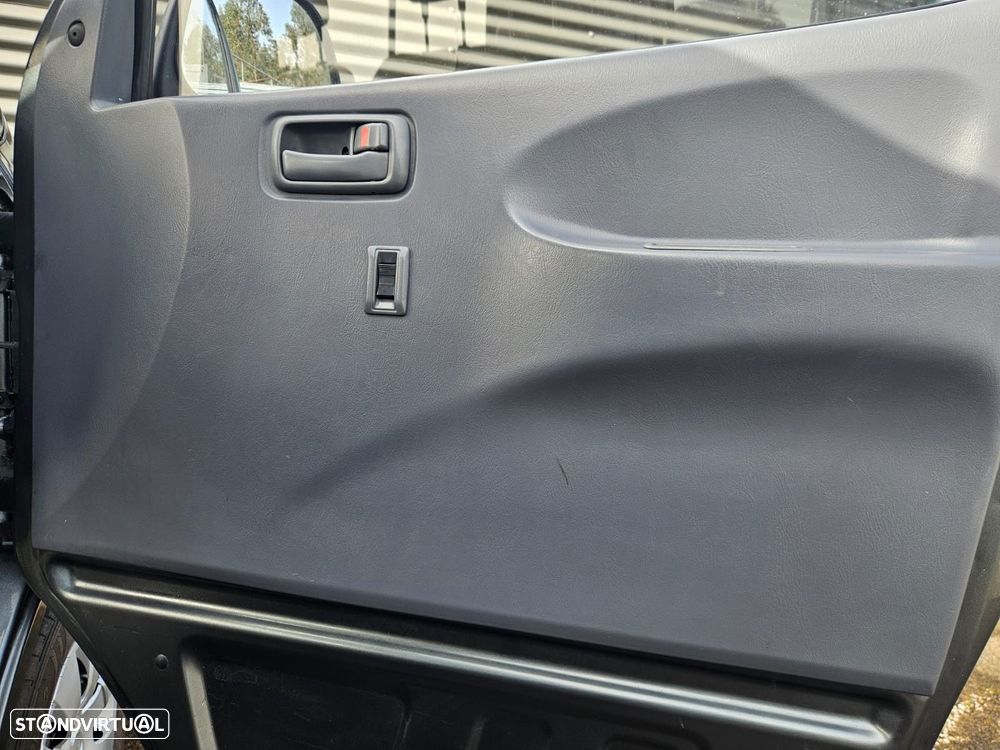 Toyota HiAce 2.4 D LXH12LG - 33