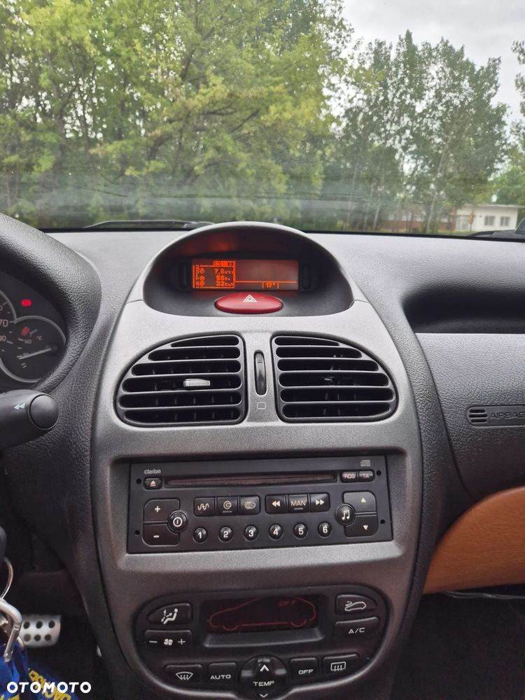 Peugeot 206 CC 1.6 - 12