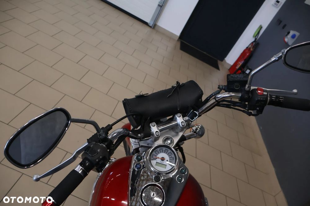 Suzuki Intruder - 18