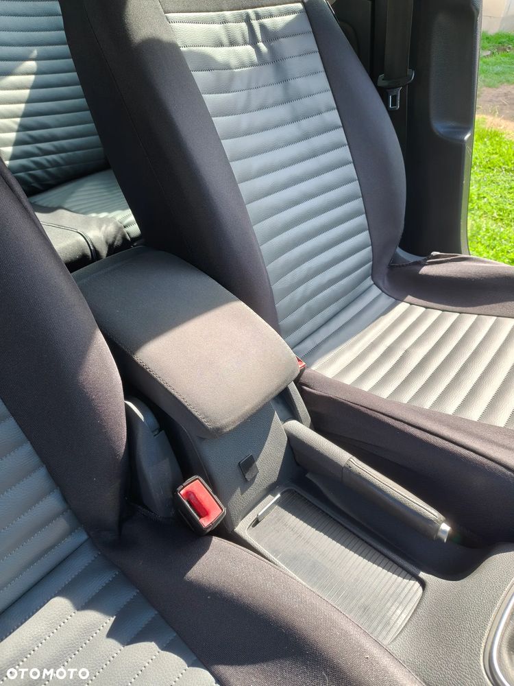 Volkswagen Golf 1.9 TDI DPF Edition BlueMotion - 12