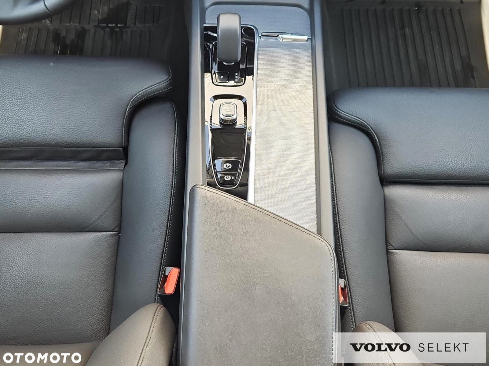 Volvo XC 60 B5 B AWD Plus Dark - 28