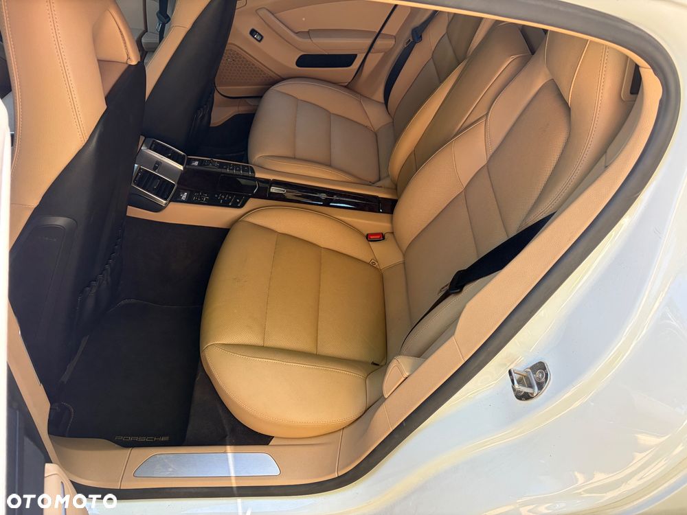 Porsche Panamera - 19