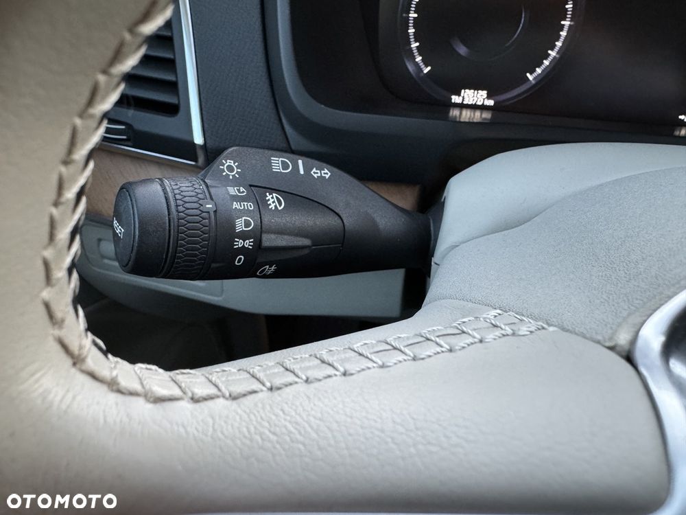 Volvo XC 90 D5 AWD Momentum 7os - 31