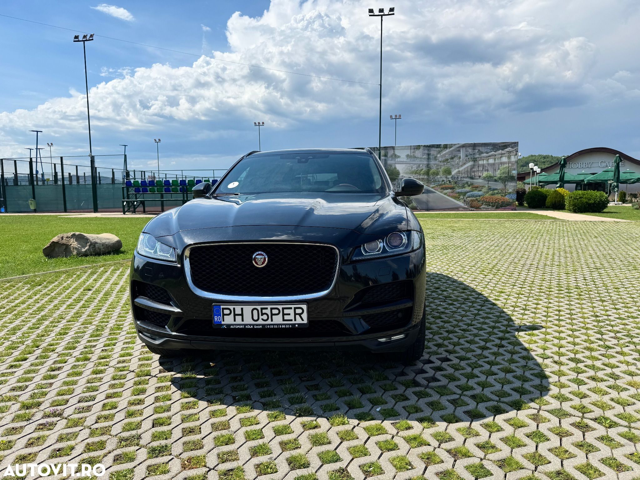 Jaguar F-Pace 20d AWD Portfolio - 1